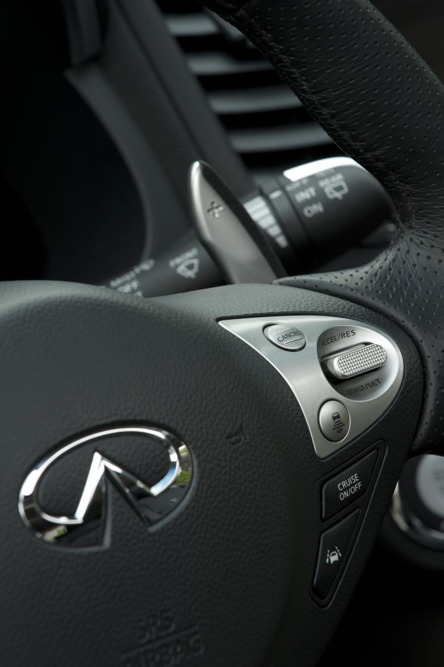  Infiniti FX35 2009 года  (фото 6 из 26)